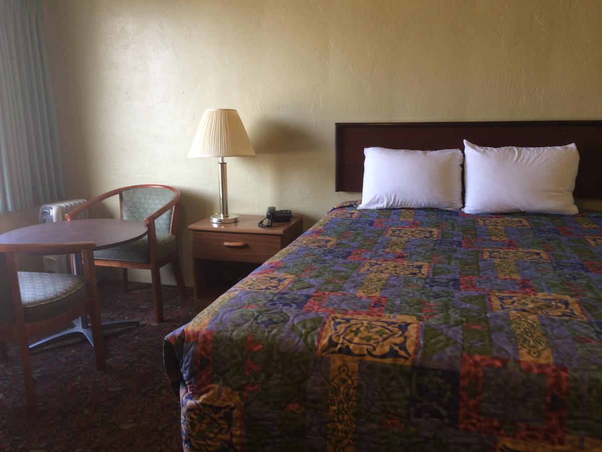 Quick Stop Motel Round Prairie Ngoại thất bức ảnh